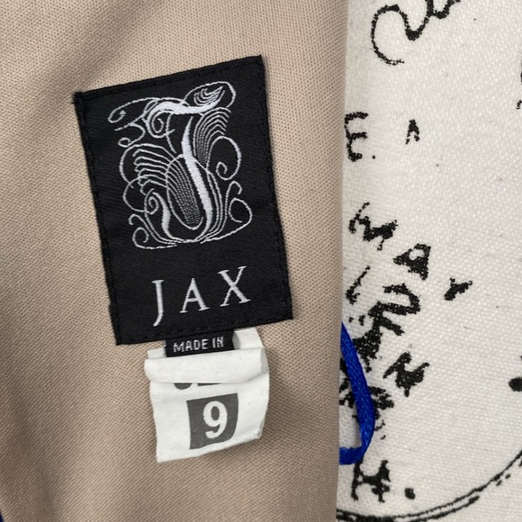 Dress - Picture 6 of 8